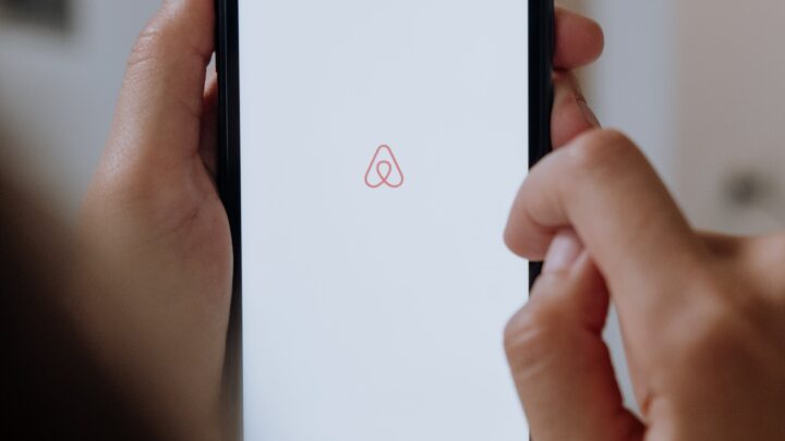 Airbnb Logo