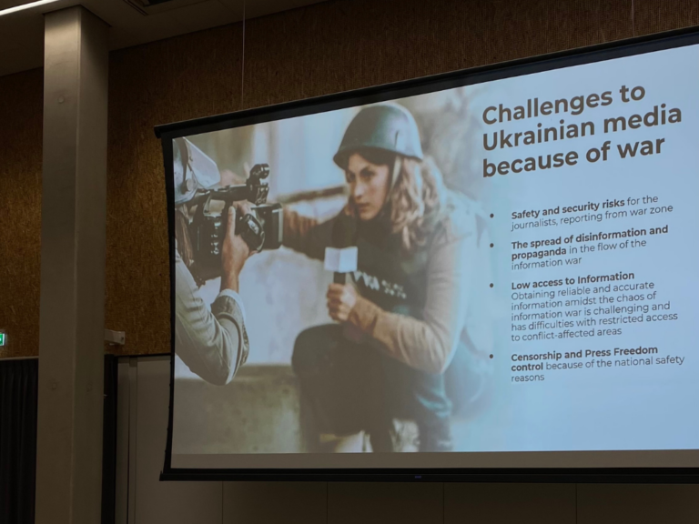 Vorlesung zu Herausforderungen der ukrainischen Medien während des Krieges bei einem Workshop zum Thema Faktchecking an der Hogeschool Utrecht.