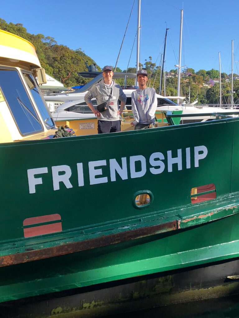 Alex und Lovis auf einer Fähre in Sydney. Foto: Lovis Wiefelspütz