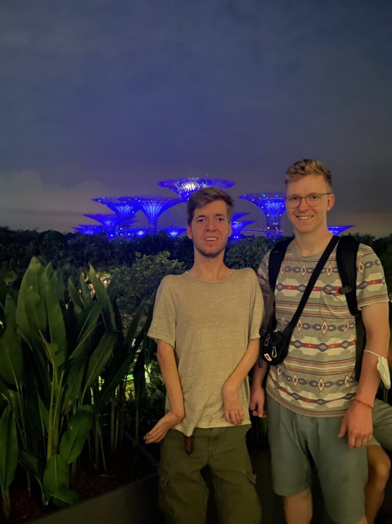 Alex und Lovis in Singapur. Foto: Lovis Wiefelspütz