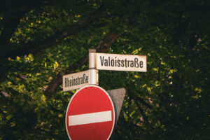 Straßenschild des Valoisplatz