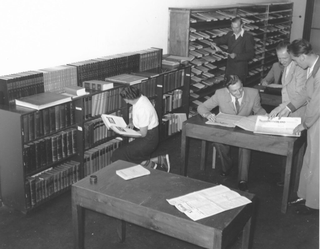 Studierende in der Bibliothek
