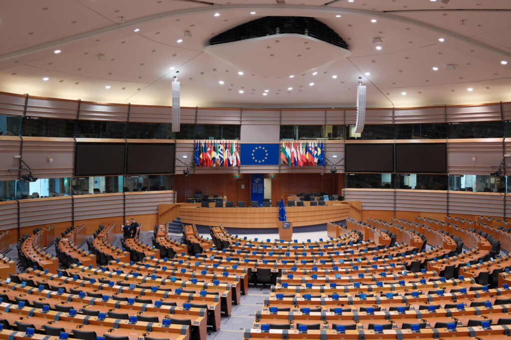 Foto des Plenarsaals im Europäischen Parlament in Brüssel.
